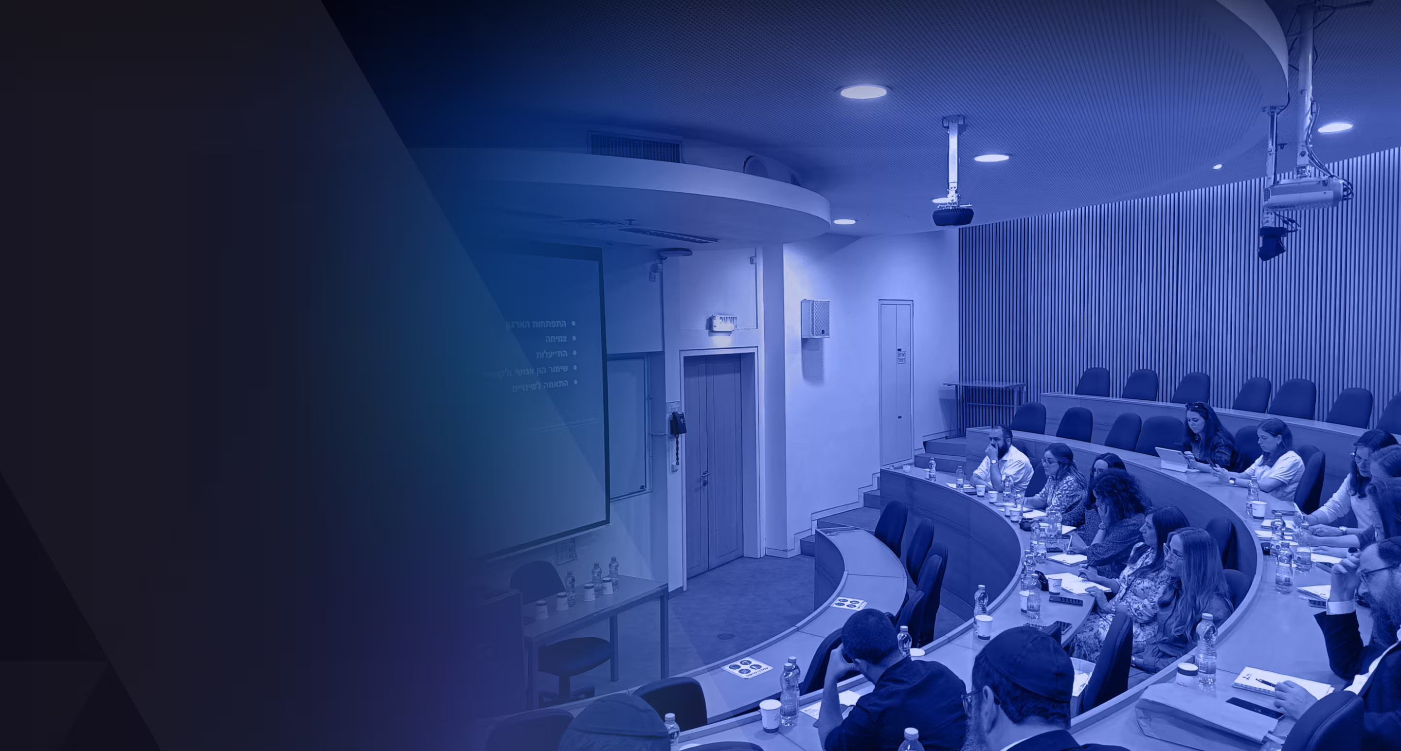 Educatori riuniti in un incontro della Fondazione Yael